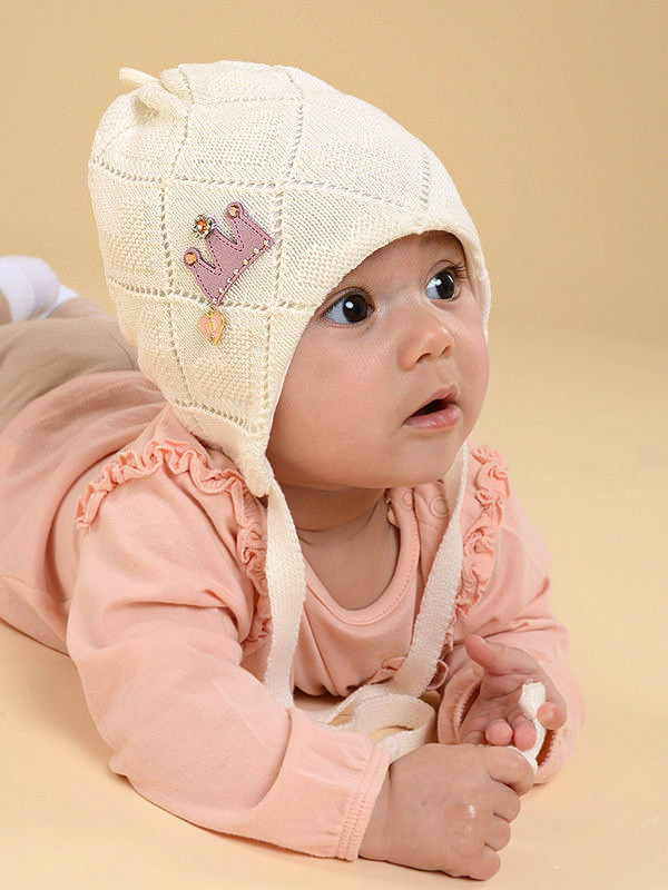 Белая детская шапка Маргоша Mialt, фото 1 &mdash; MamaEmma.ru