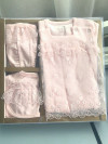 Нарядный комплект на выписку с кружевом 5 предметов Caramell Lux фото 8 &mdash; MamaEmma.ru
