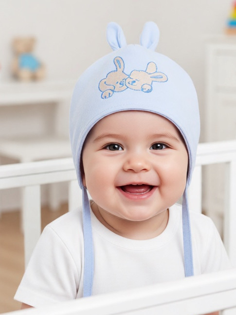 Шапочка для малыша на завязках Зайка, цвет голубой фото 1 &mdash; MamaEmma.ru